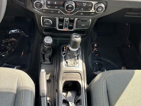 Used 2024 Jeep Wrangler Unlimited w/ Convenience Group AWD/4WD image 23