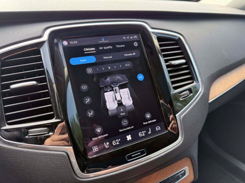 Certified 2023 Volvo XC90 T8 Plus AWD/4WD image 27