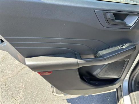 Used 2022 Ford Escape SE w/ Convenience Package FWD image 11