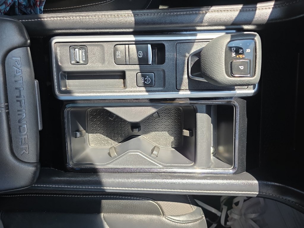 Used 2023 Nissan Pathfinder SL w/ Lighting Package (N92) FWD image 31