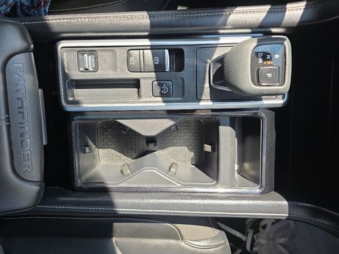 Used 2023 Nissan Pathfinder SL w/ Lighting Package (N92) FWD image 31