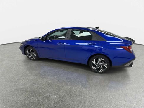 Used 2025 Hyundai Elantra Sport FWD image 6