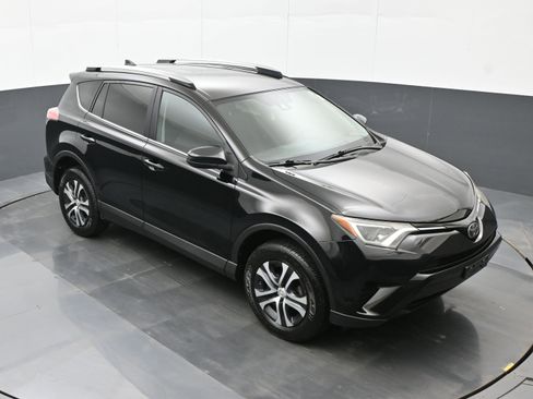 Used 2017 Toyota RAV4 LE image 29