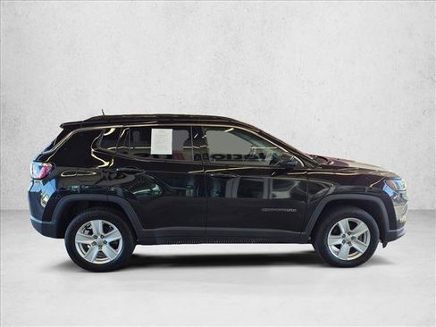 Used 2022 Jeep Compass Latitude w/ Convenience Group AWD/4WD image 4