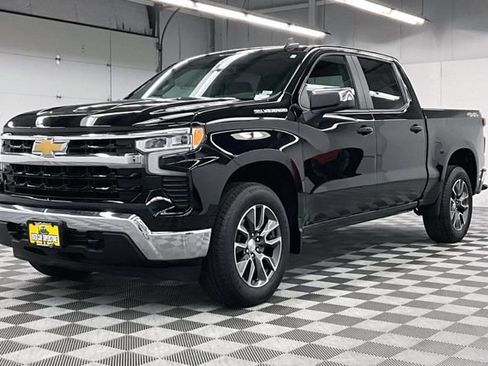 Used 2024 Chevrolet Silverado 1500 LT AWD/4WD image 12