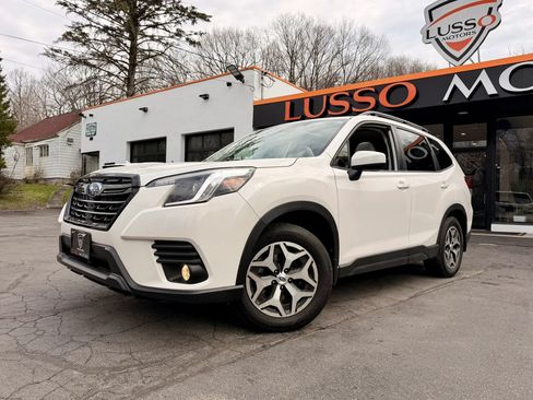 Used 2023 Subaru Forester Premium AWD/4WD image 2