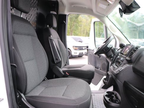 Used 2025 RAM ProMaster 2500 w/ U-Haul Equipment Group FWD image 19