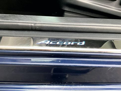 Used 2017 Honda Accord EX-L image 10