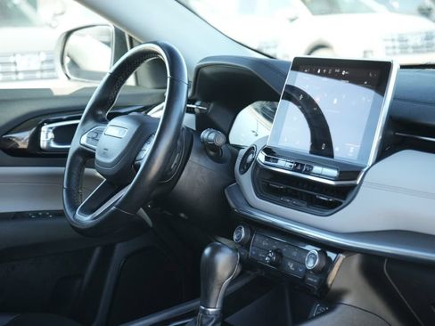 Used 2022 Jeep Compass Limited image 12