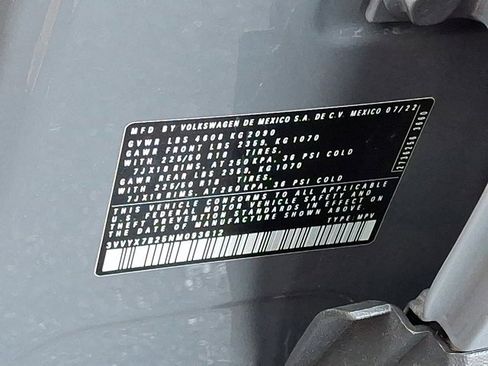 Certified 2022 Volkswagen Taos SE image 34