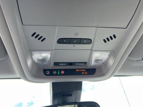 Used 2023 GMC Terrain SLT image 23