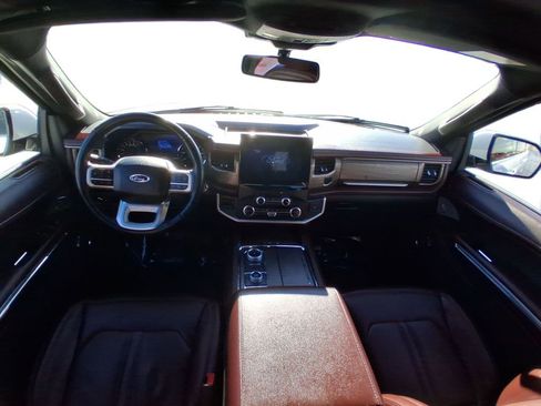 Used 2023 Ford Expedition Limited image 11
