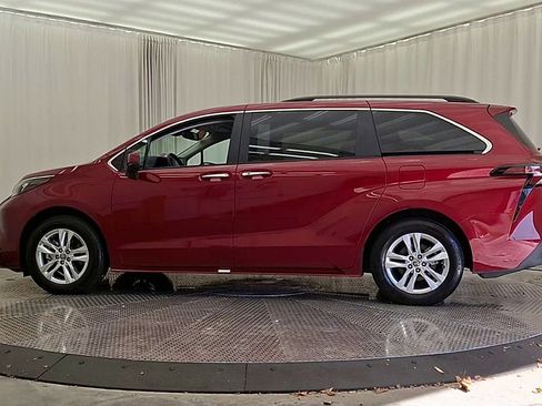 Certified 2024 Toyota Sienna XLE image 2