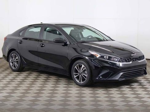 Used 2023 Kia Forte LXS image 2