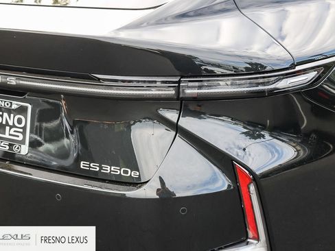 New 2026 Lexus ES 350e w/ Convenience Package FWD image 7