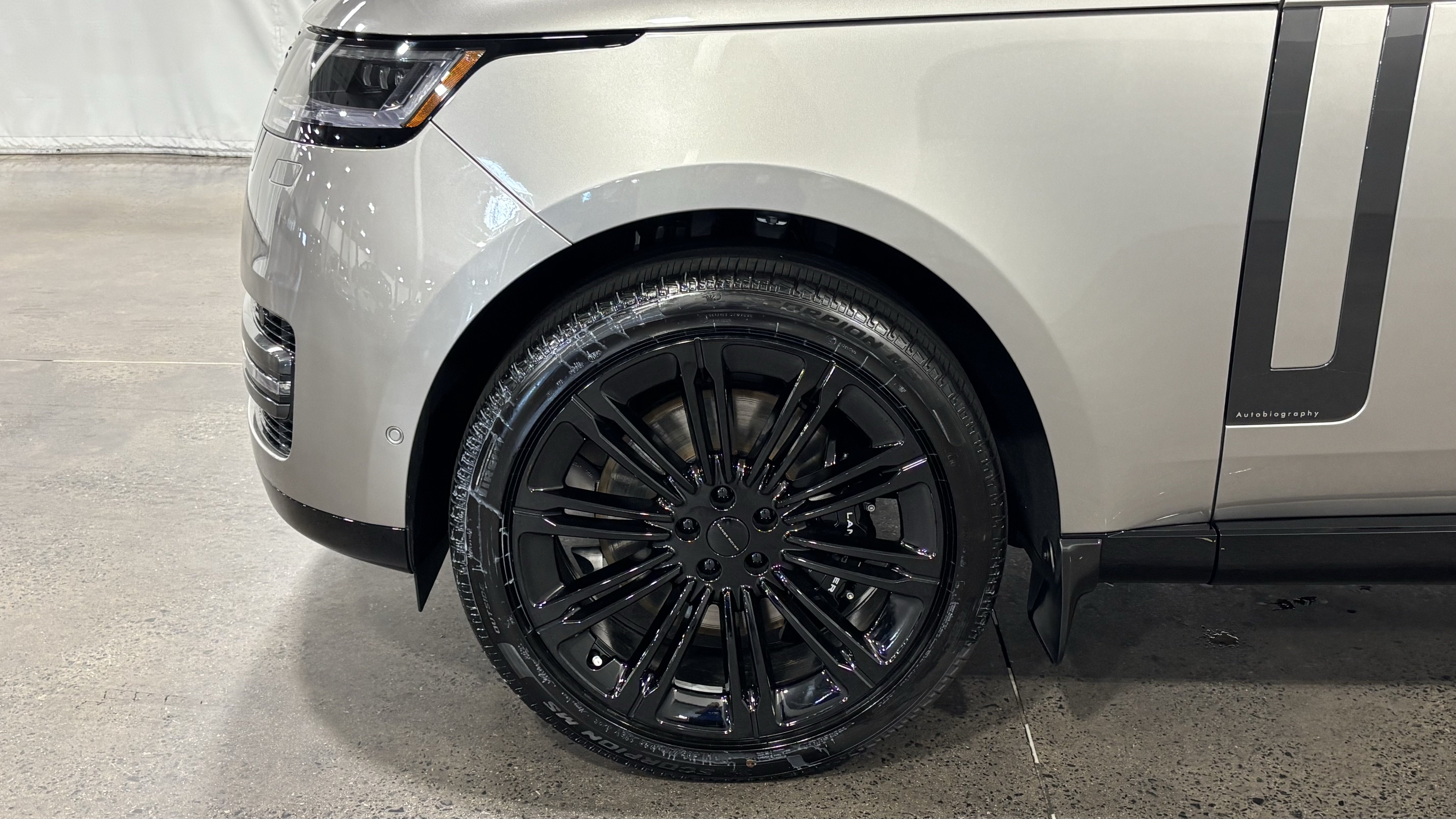 New 2026 Land Rover Range Rover Long Wheelbase Autobiography AWD/4WD image 10