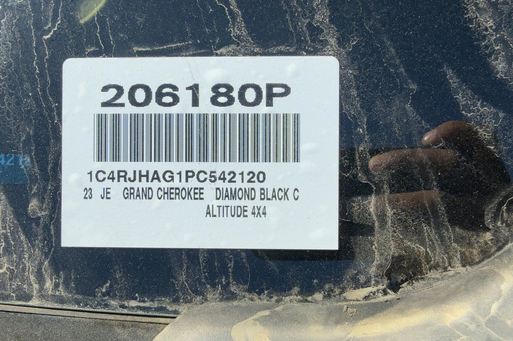 Used 2023 Jeep Grand Cherokee Altitude AWD/4WD image 19