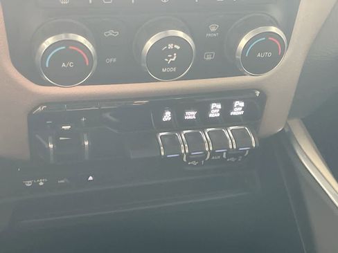Used 2019 RAM 1500 Laramie w/ Sport Appearance Package AWD/4WD image 19