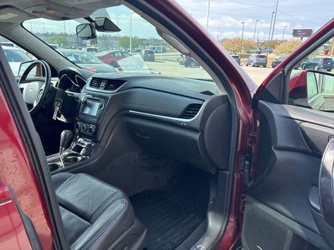 Used 2017 Chevrolet Traverse Premier image 27