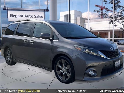 Used 2017 Toyota Sienna SE w/ SE Preferred Package image 3