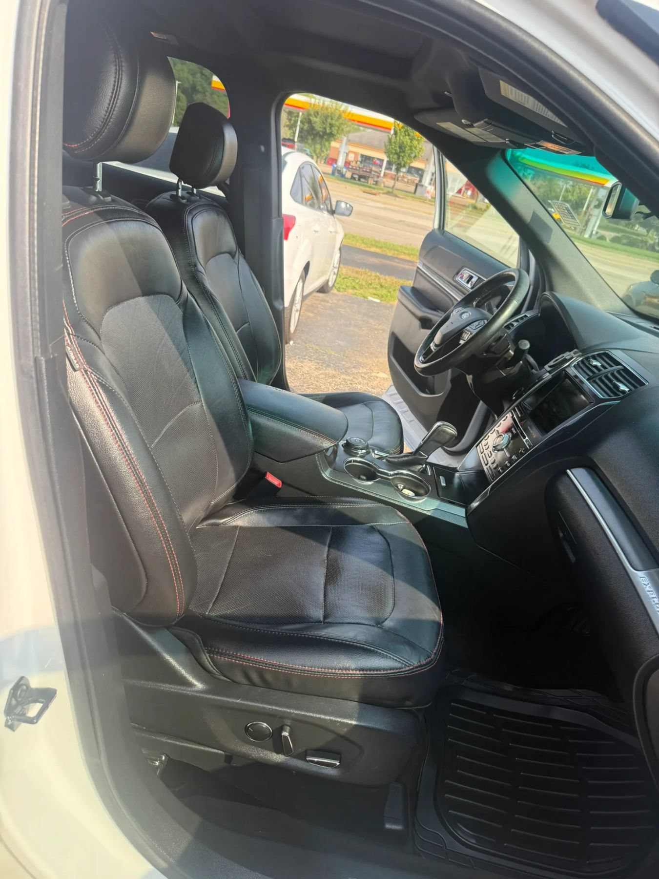 Used 2016 Ford Explorer Sport w/ Equipment Group 401A AWD/4WD image 23