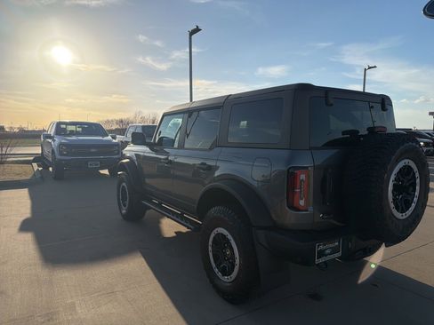Used 2024 Ford Bronco Badlands image 3
