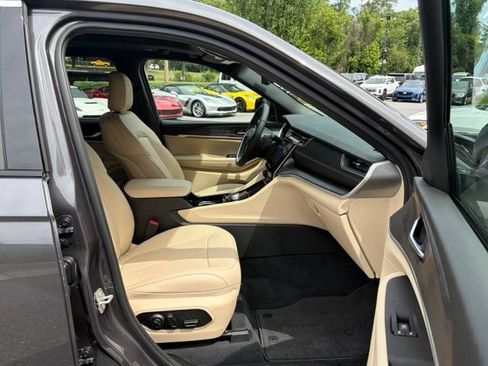 Used 2023 Jeep Grand Cherokee L Limited w/ Luxury Tech Group II AWD/4WD image 28