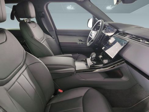 Used 2025 Land Rover Range Rover Sport SE image 18
