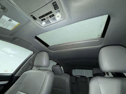 Used 2019 Toyota Highlander XLE image 25