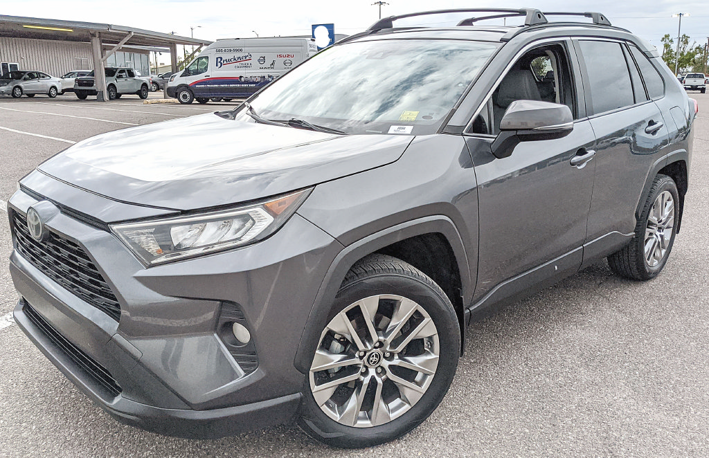 Used 2019 Toyota RAV4 XLE Premium w/ Cold Weather Package AWD/4WD image 6