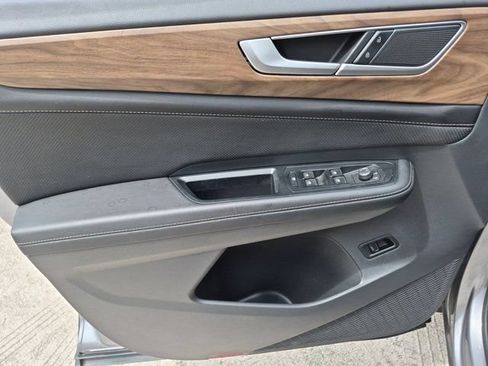 Used 2025 Volkswagen Atlas SE FWD image 11