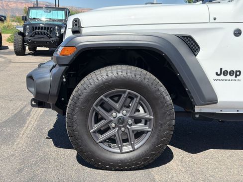 Used 2024 Jeep Wrangler Unlimited Sport AWD/4WD image 12