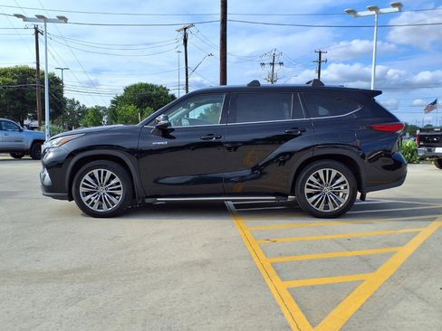 Used 2021 Toyota Highlander Platinum FWD image 8