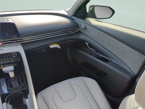 New 2025 Hyundai Elantra Limited FWD image 13