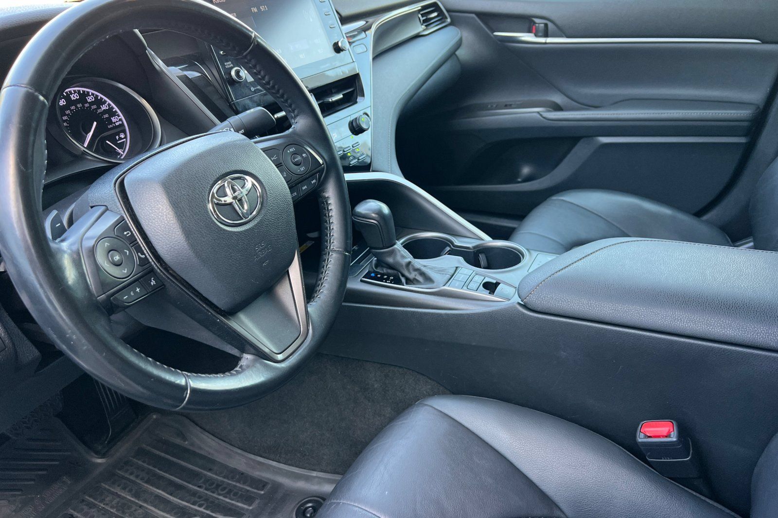 Used 2022 Toyota Camry XSE FWD image 11