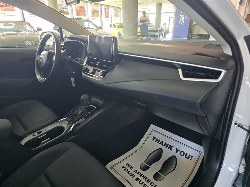 Used 2025 Toyota Corolla LE FWD image 15