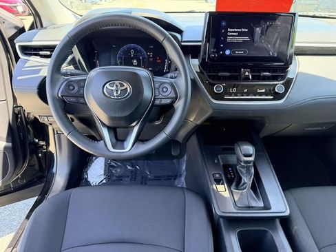 Used 2026 Toyota Corolla Cross LE FWD image 17