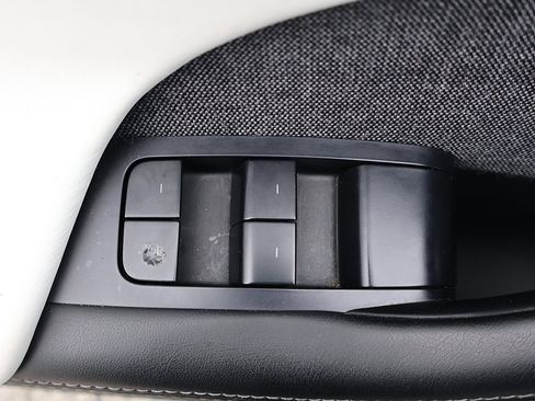 Used 2022 Tesla Model S image 43