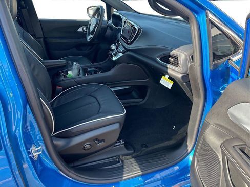 New 2026 Chrysler Pacifica Limited image 20