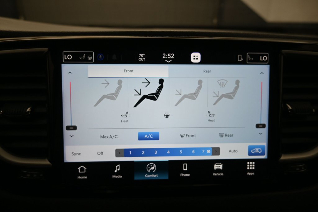 Used 2026 Chrysler Pacifica Select FWD image 9
