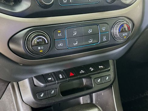 Used 2019 Chevrolet Colorado Z71 AWD/4WD image 14