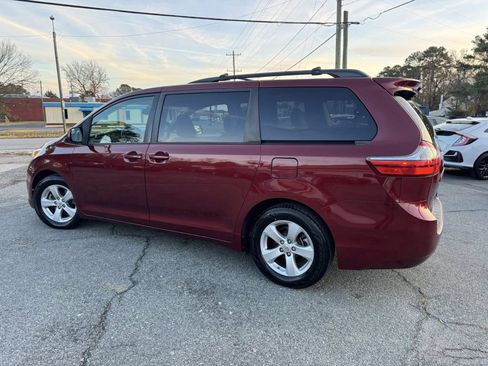 Used 2015 Toyota Sienna LE image 5