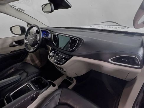 Used 2021 Chrysler Pacifica Touring-L w/ Premium & Safety Sphere Group FWD image 31