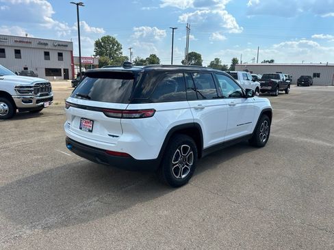 Used 2022 Jeep Grand Cherokee Trailhawk AWD/4WD image 5