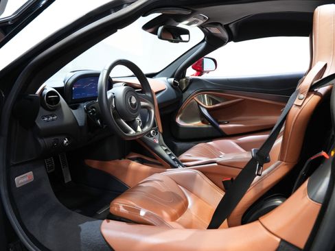 Used 2018 McLaren 720S image 29