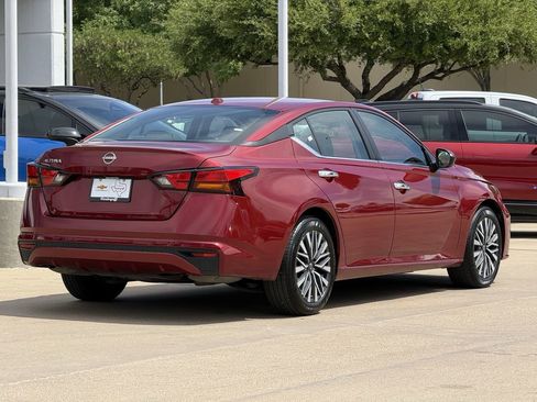 Used 2025 Nissan Altima 2.5 SV image 4