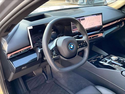 Certified 2026 BMW i5 eDrive40 w/ Premium Package image 15