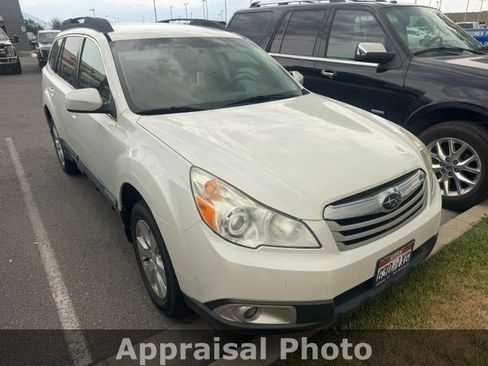 Used 2011 Subaru Outback 2.5i Premium w/ All-Weather Pkg AWD/4WD image 7