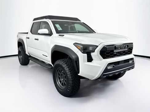 Used 2025 Toyota Tacoma TRD Off-Road AWD/4WD image 10