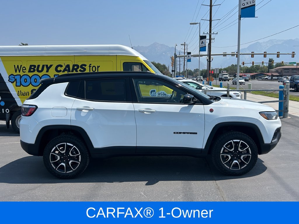 Used 2025 Jeep Compass Trailhawk AWD/4WD image 2